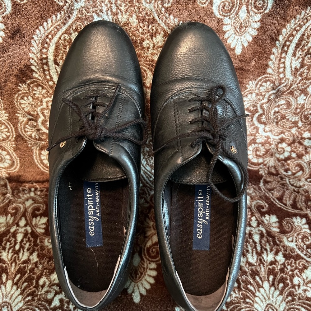 Easy Spirit Women’s AntiGravity Shoes. Size 8B.